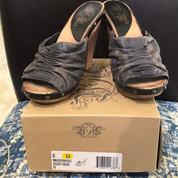 Slip on heels - Picture 2 of 2